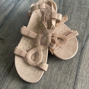 VIONIC shoes completely adjustable size 10 sandals tan